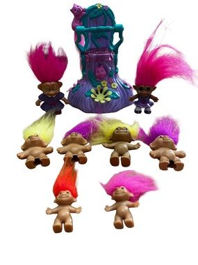 Trolls (8) ENCHANTED FOREST HIGH CHAIR and Lot of Trolls Dolls various sizes